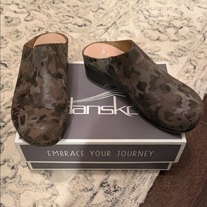 Dansko Women’s Brown Camouflage Loafers